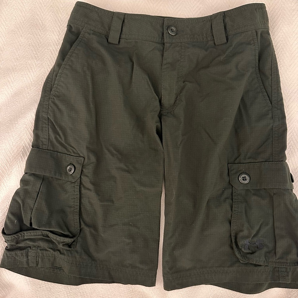 Under Armour Dark Green Cargo Shorts Youth Size Large